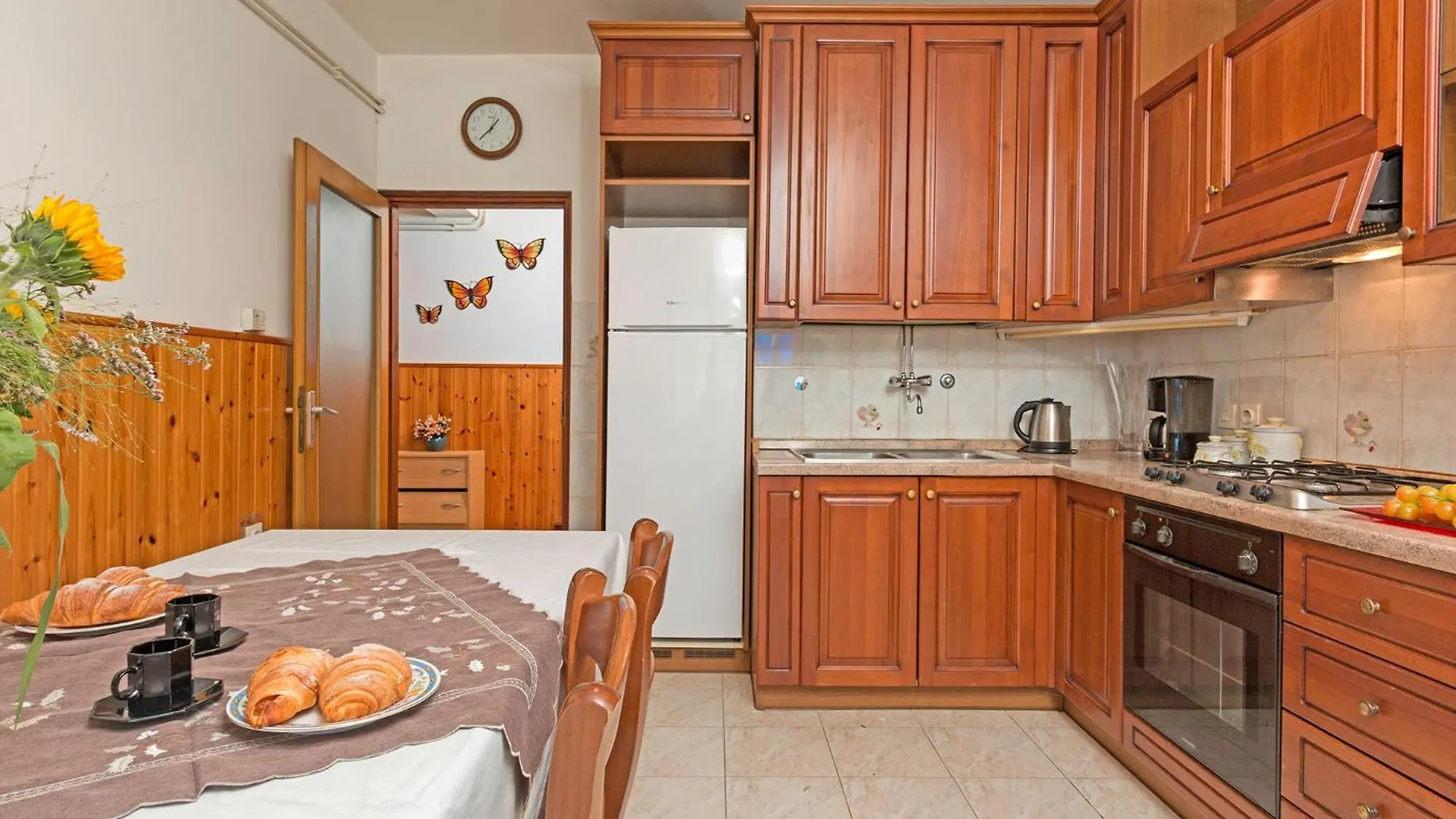 Bright & Spacious Apartment With Terrace In Stinjan Pula