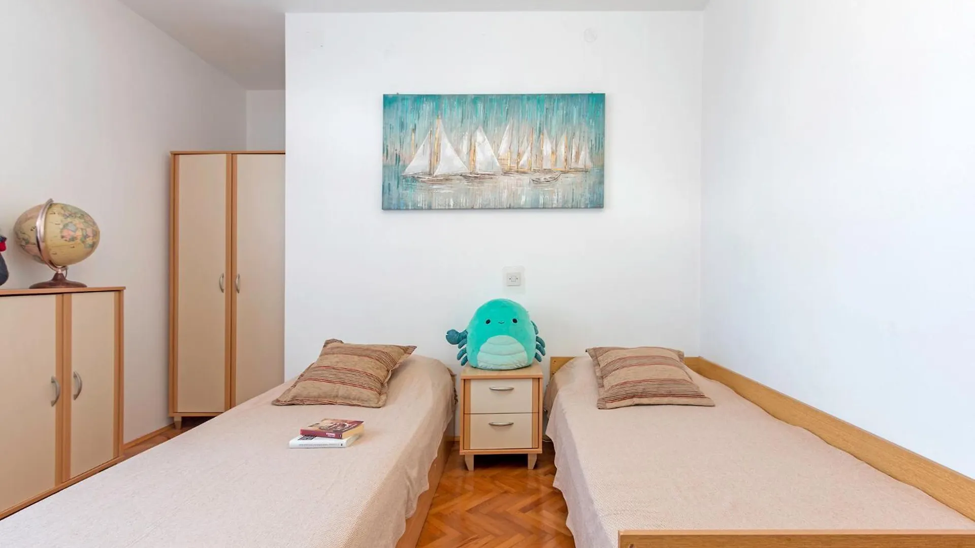 Bright & Spacious Apartment With Terrace In Stinjan Pula