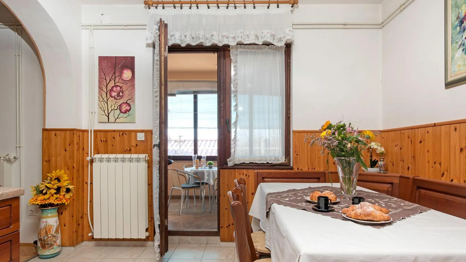 Bright & Spacious Apartment With Terrace In Stinjan Pula