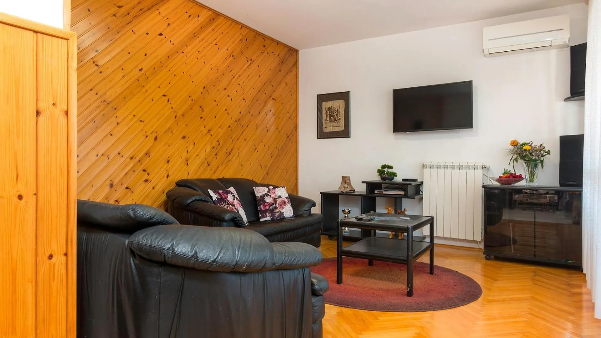 Bright & Spacious Apartment With Terrace In Stinjan PUY