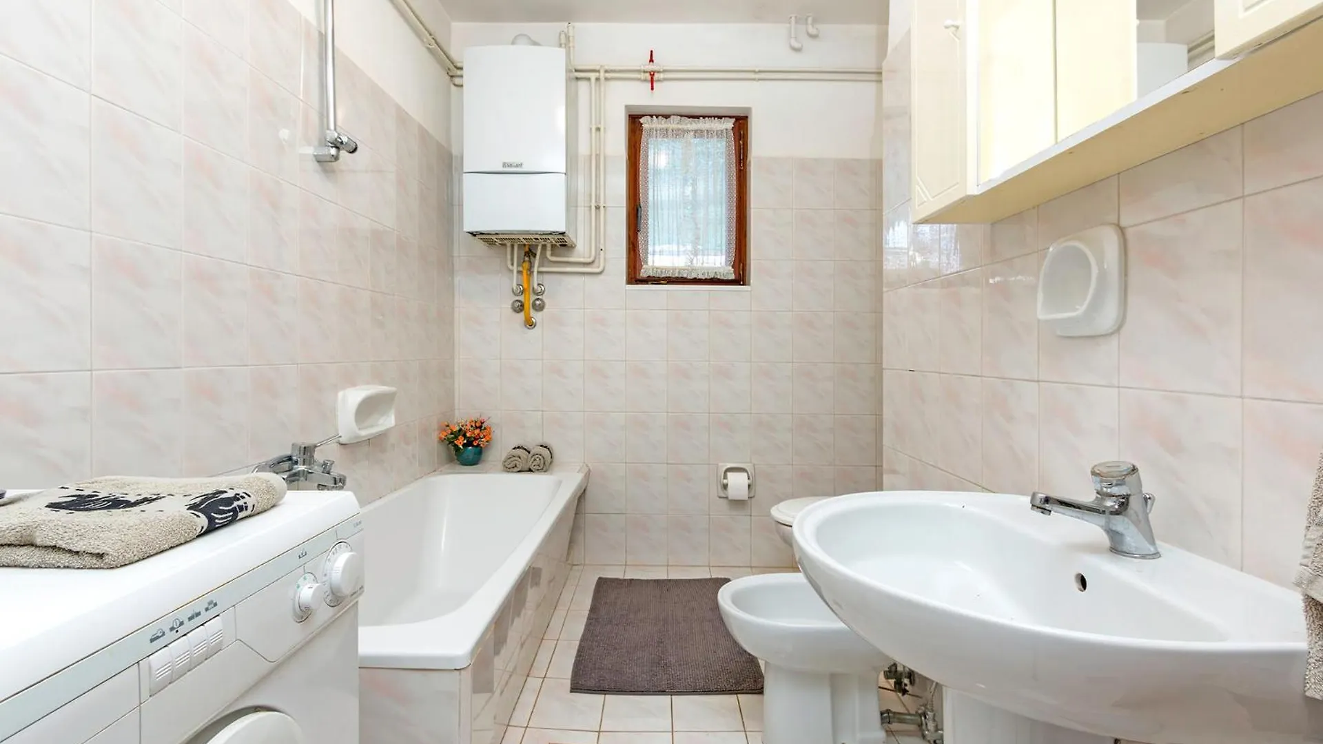 Bright & Spacious Apartment With Terrace In Stinjan PUY