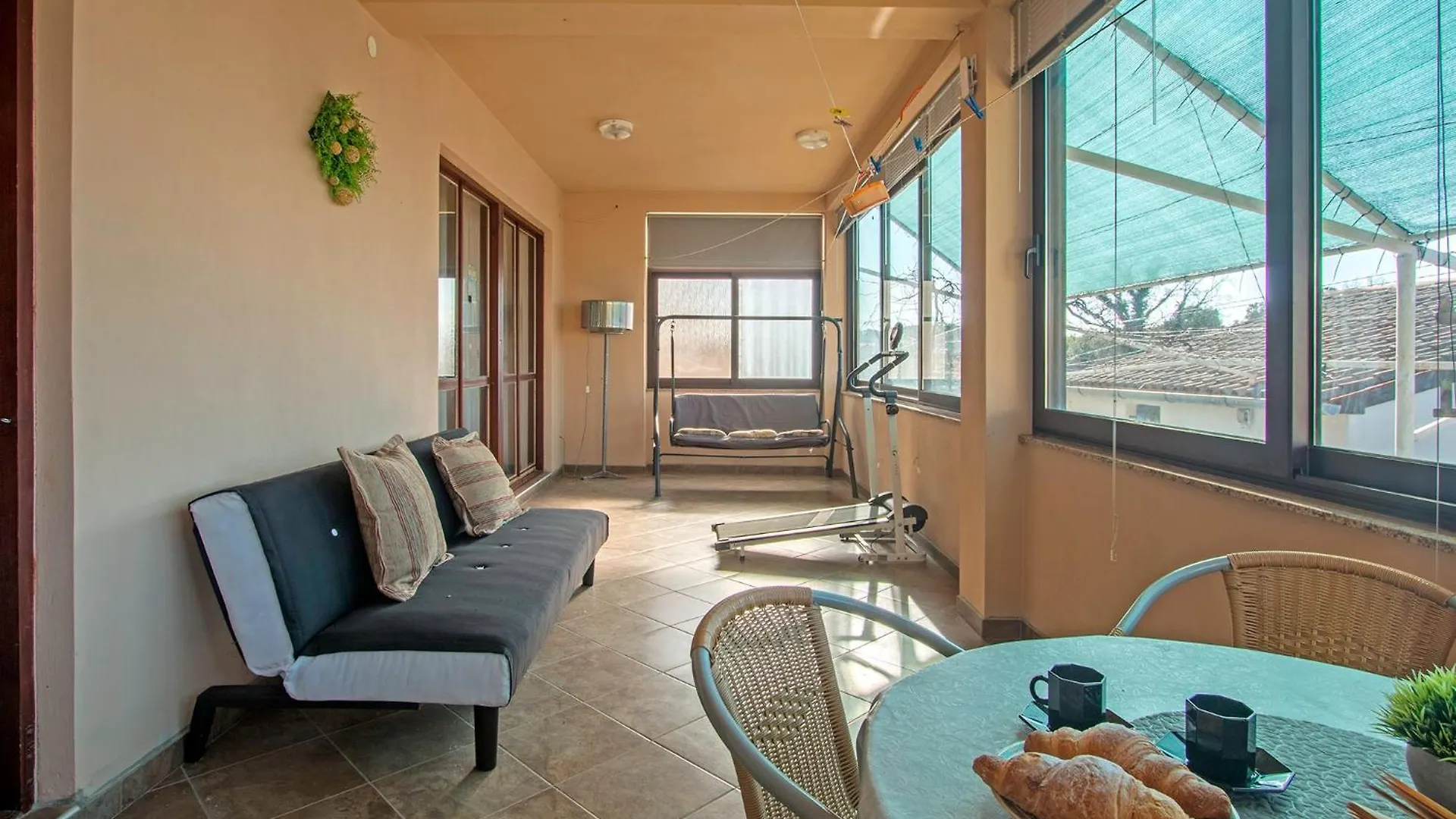 Bright & Spacious Apartment With Terrace In Stinjan PUY