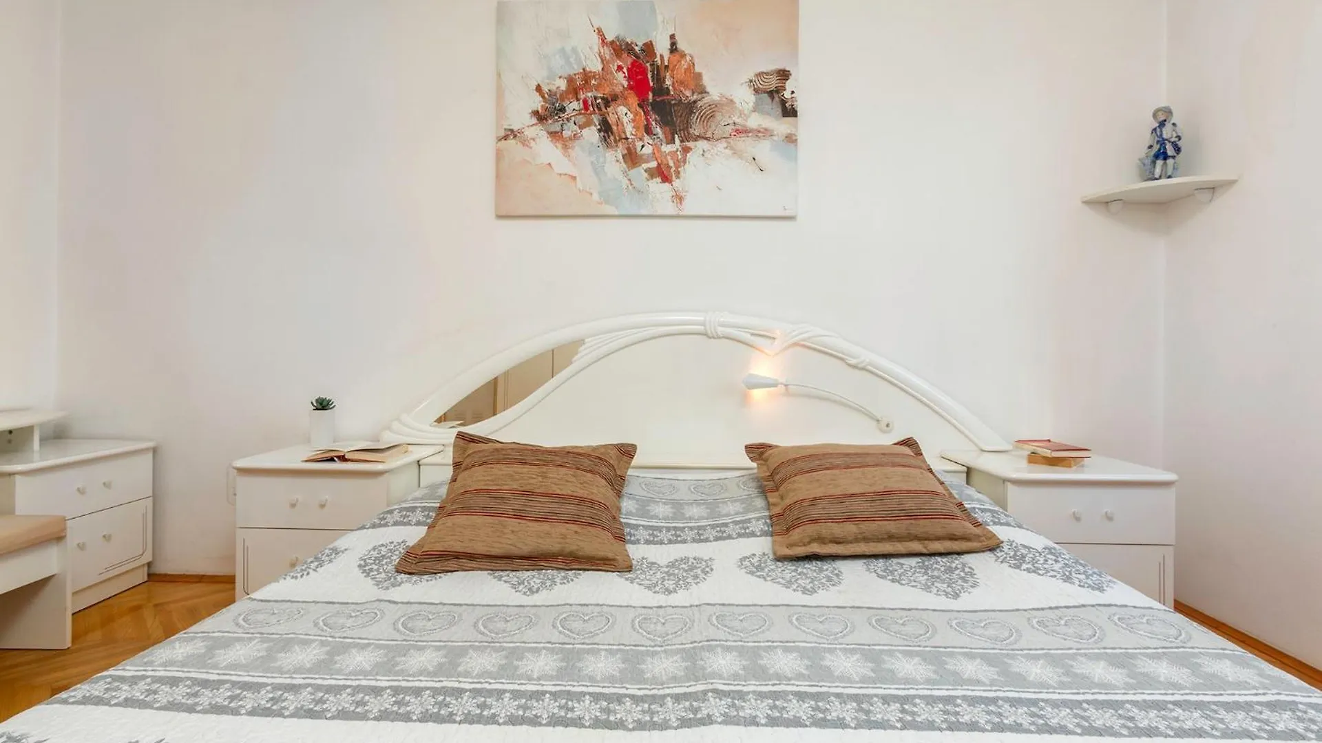 Bright & Spacious Apartment With Terrace In Stinjan PUY Croácia