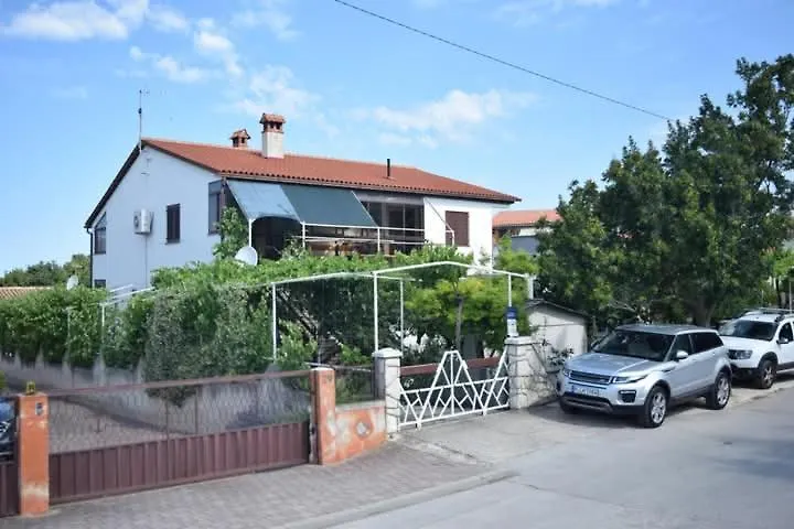Bright & Spacious Apartment With Terrace In Stinjan PUY 0*,